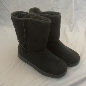 White Mountain black “ugg” boots